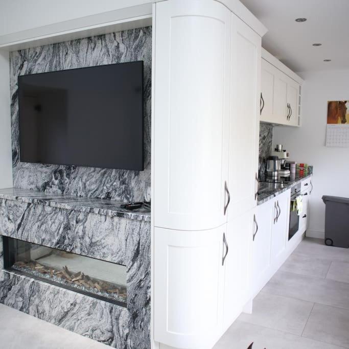 Вилла Luxury Detached Peak District Stone Barn - Dog Friendly Hazelwood Экстерьер фото